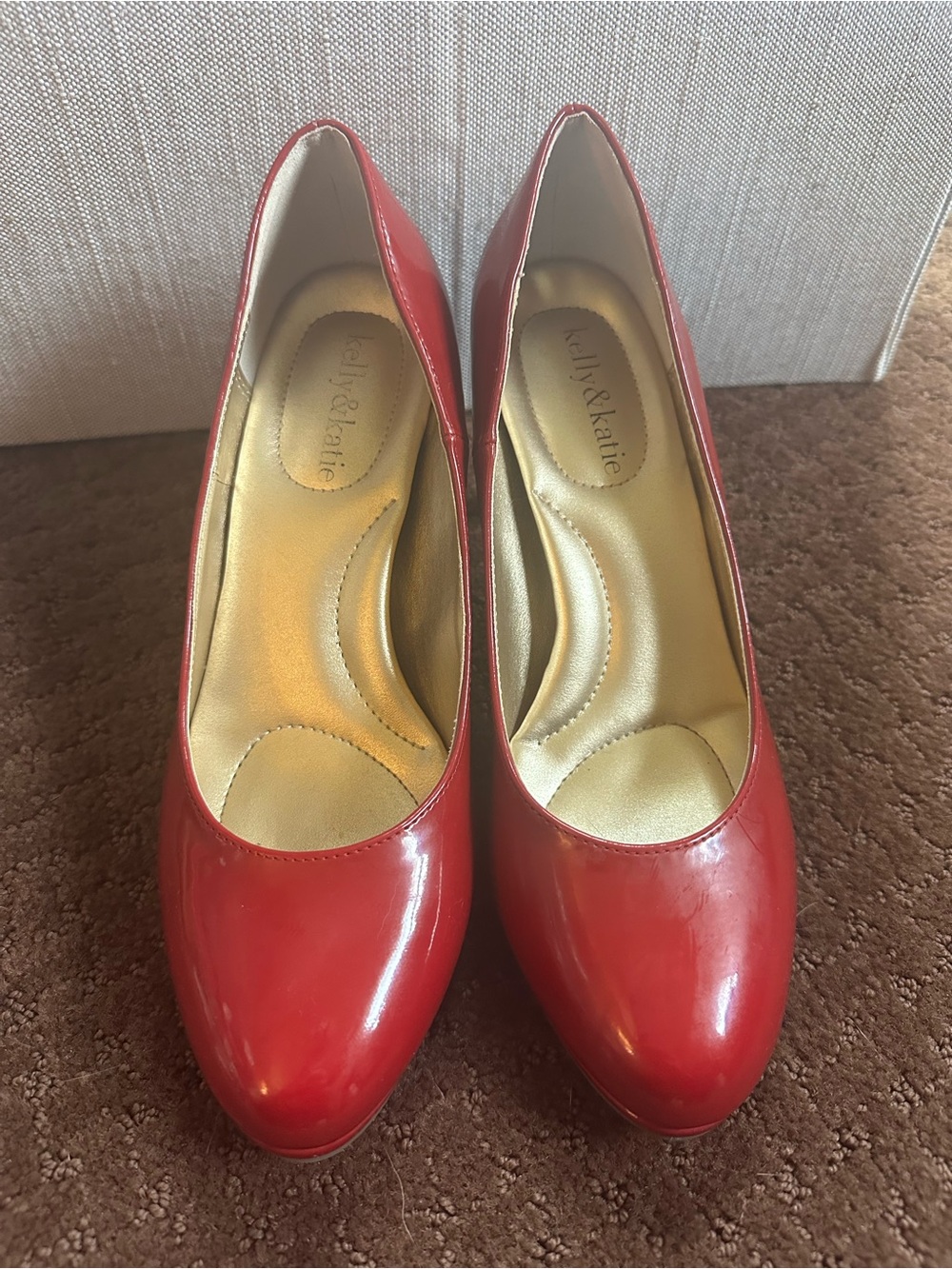 Kelly and Katie Red Pumps Heels with a Rounded Toe Size 8